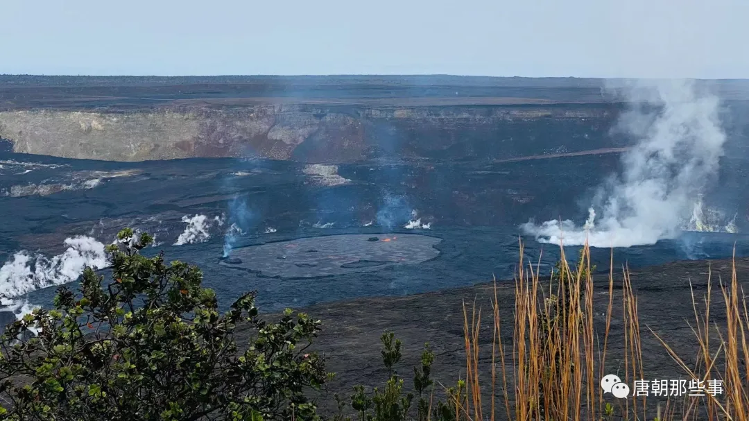 基拉韦厄火山公园中的岩浆正在冒烟